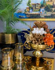 kulp saksı çiçek arajmanı ve 2 li mumluk gold