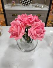 vazo ve ıslak dokulu gül pembe 2